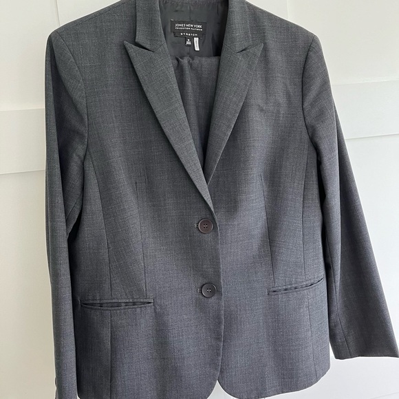 Jones New York size 16 pantsuit (blazer and pants) - Picture 2 of 9